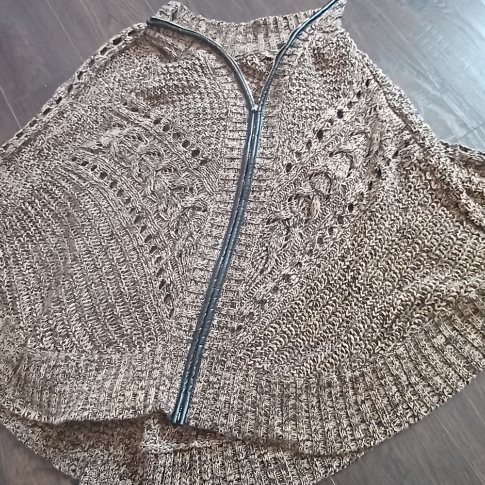Ashley Stewart Women's brown/gold sweater poncho. 22-24. Cable knit zippered.
